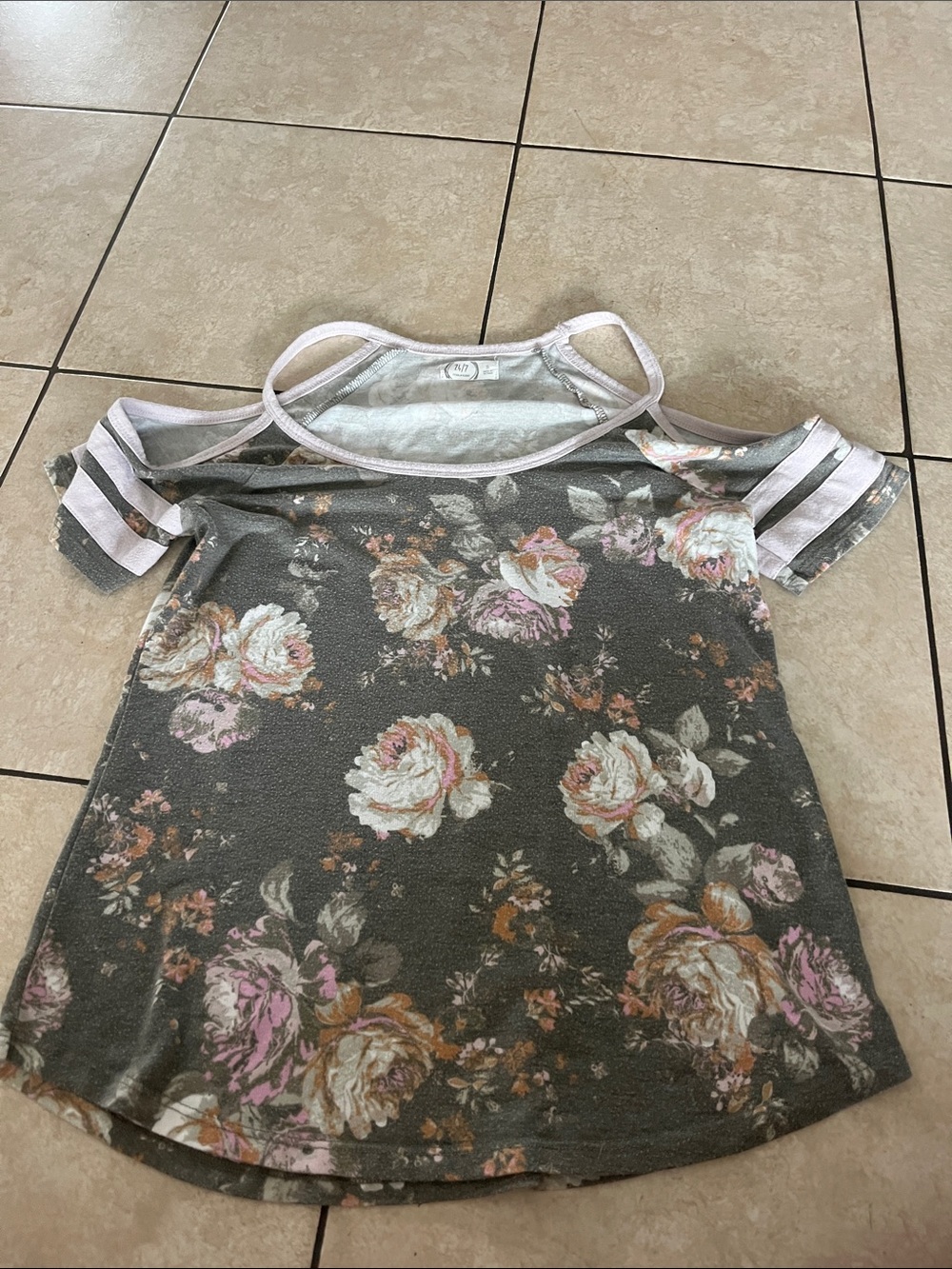 Maurices Floral Cold-Shoulder Top in Gray with Pink and Cream Roses